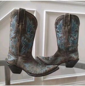 Corral cowboy boots womens 7M embroidered Pointed Toe